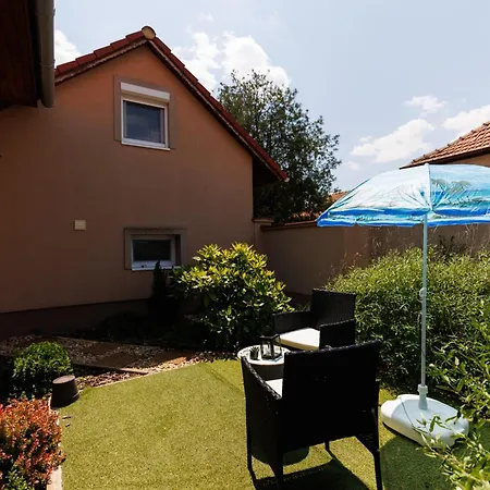 Fekete Virag Vendeghaz Appartement *