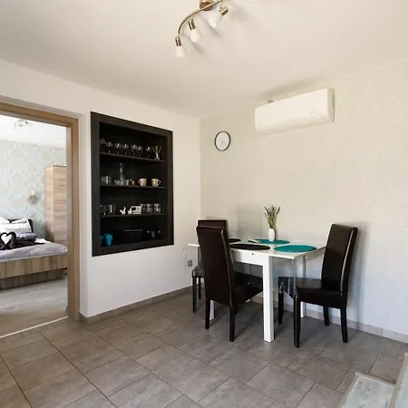 Appartement Fekete Virag Vendeghaz *